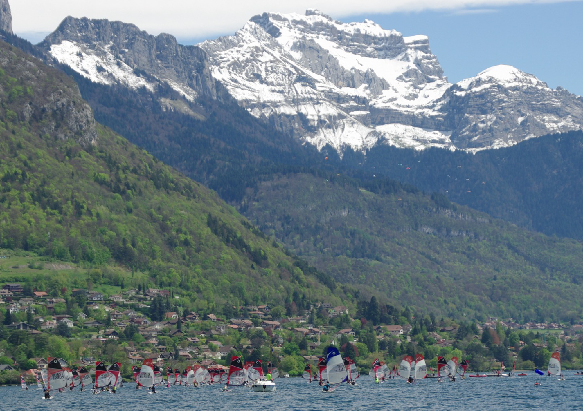 UN WEEK-END DE FOLIE AVEC L’OPEN SKIFF TOUR 2025 – ANNECY !